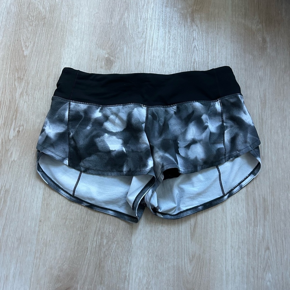 Lululemon 2.5” inseam Speed Up Short RARE pattern